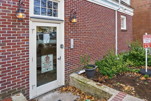 266 Essex St 6, Salem, MA 01970
