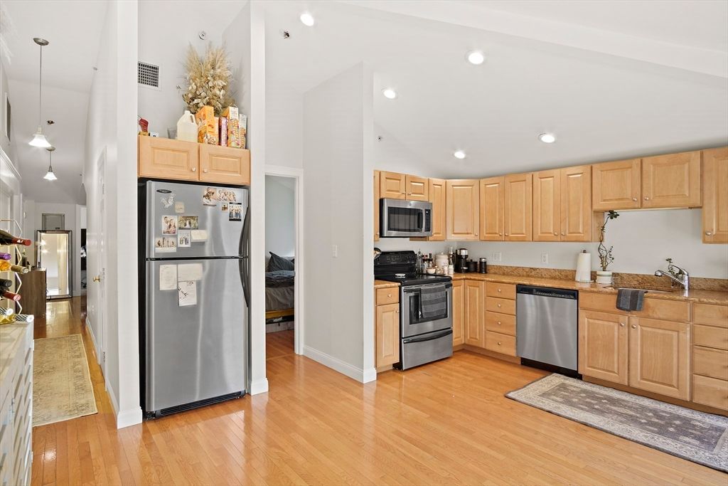 266 Essex St 6, Salem, MA 01970