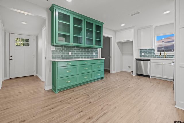 702 N Harris, Tyler, TX 75702