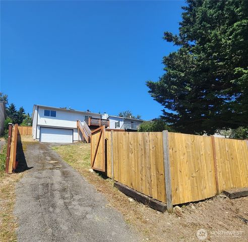 3111 58th Avenue NE, Tacoma, WA 98422