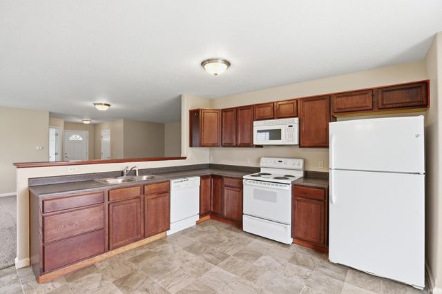 12325 Hummingbird Cove, Fort Wayne, IN 46845