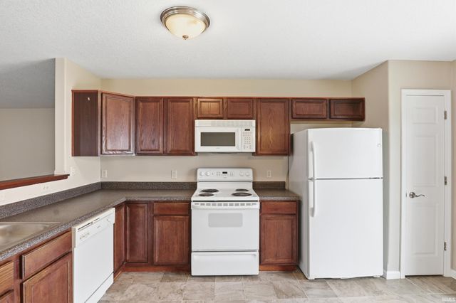 12325 Hummingbird Cove, Fort Wayne, IN 46845