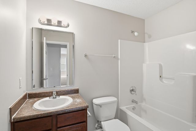12325 Hummingbird Cove, Fort Wayne, IN 46845