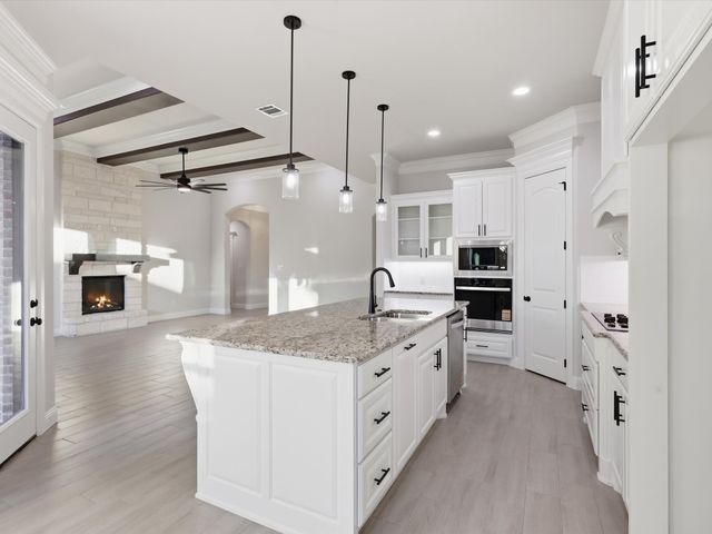 1486 Highland Park Circle, Granbury, TX 76048