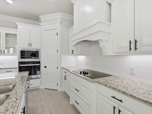 1486 Highland Park Circle, Granbury, TX 76048