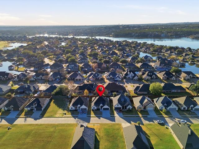 1486 Highland Park Circle, Granbury, TX 76048