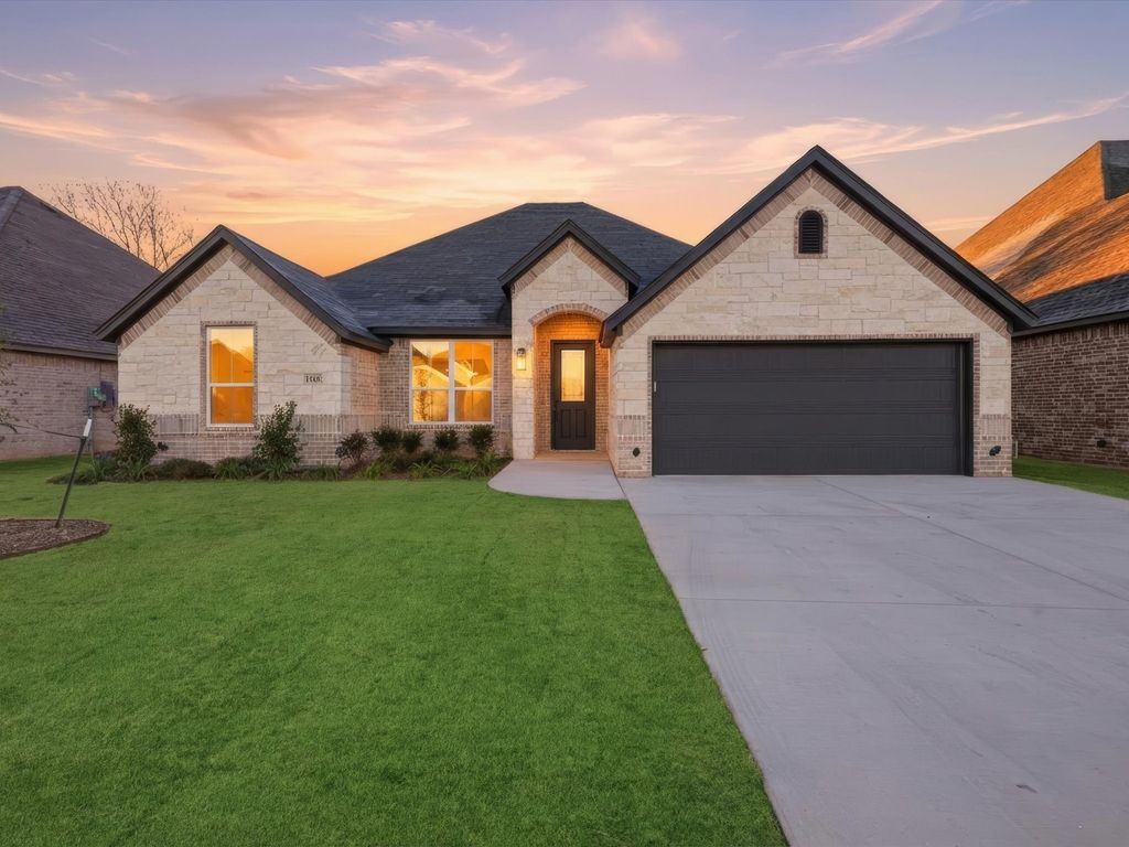 1486 Highland Park Circle, Granbury, TX 76048