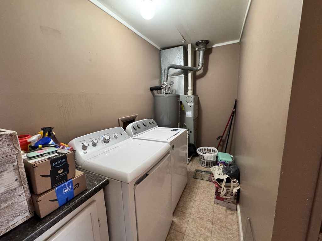 Image 15 of property listing at 814 W Warmouth Street, Salem, IL 62881
