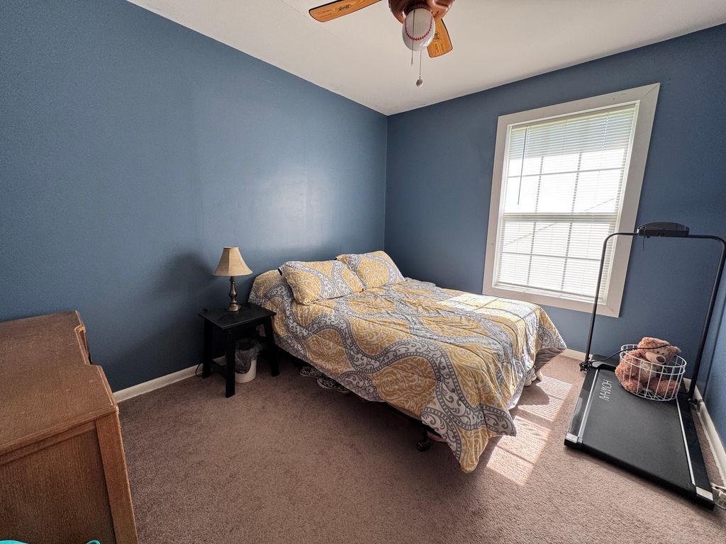 Image 19 of property listing at 814 W Warmouth Street, Salem, IL 62881