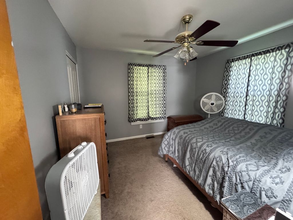 Image 20 of property listing at 814 W Warmouth Street, Salem, IL 62881