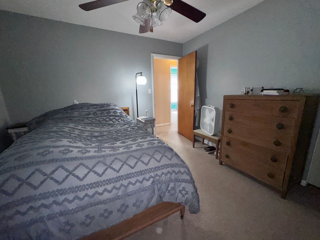 Image 21 of property listing at 814 W Warmouth Street, Salem, IL 62881