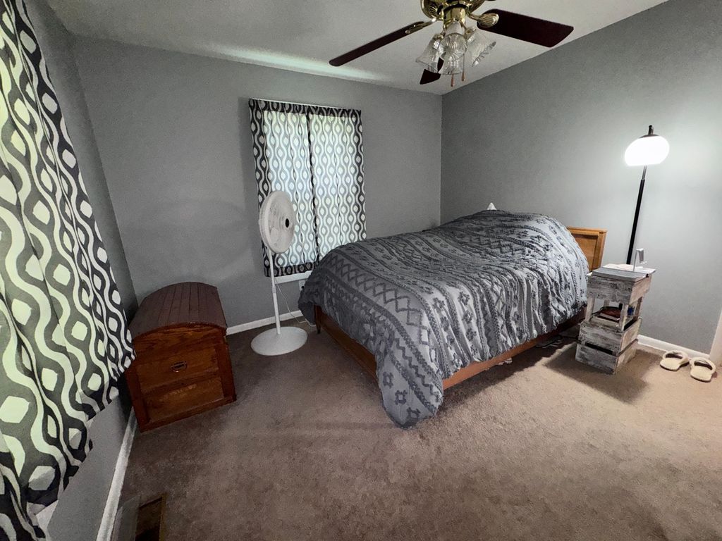 Image 22 of property listing at 814 W Warmouth Street, Salem, IL 62881