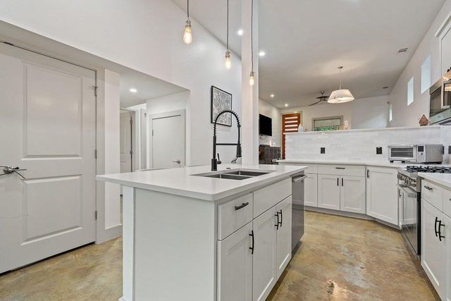1131 Poquito ST A, Austin, TX 78702