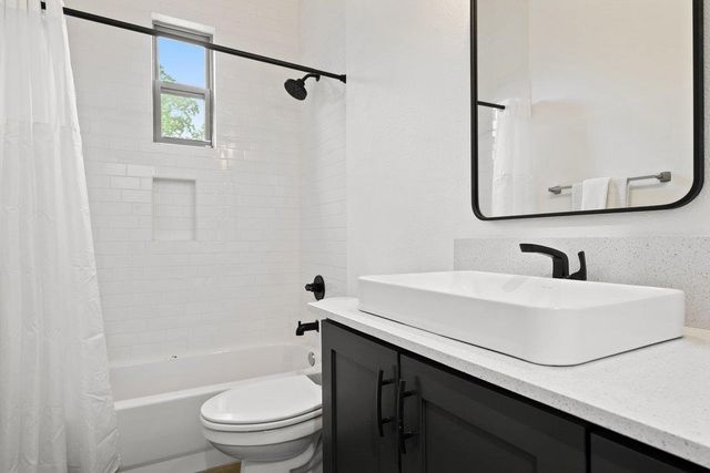 1131 Poquito ST A, Austin, TX 78702