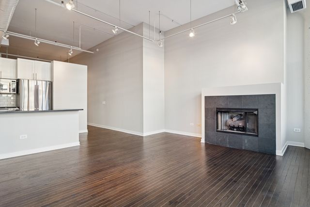 333 W Hubbard Street 502, Chicago, IL 60654