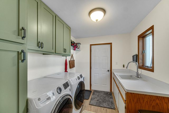 7041 Starling Drive, Schererville, IN 46375