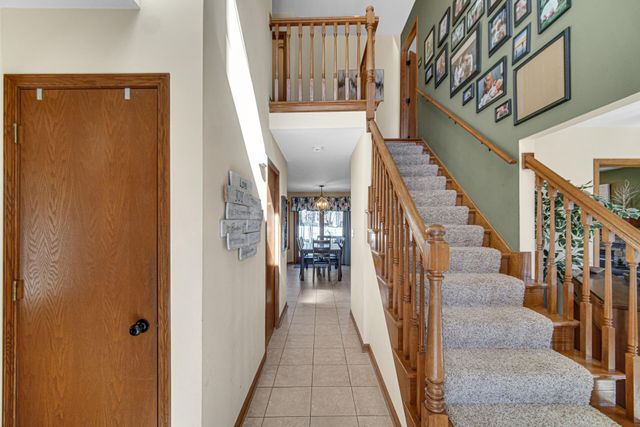 7041 Starling Drive, Schererville, IN 46375