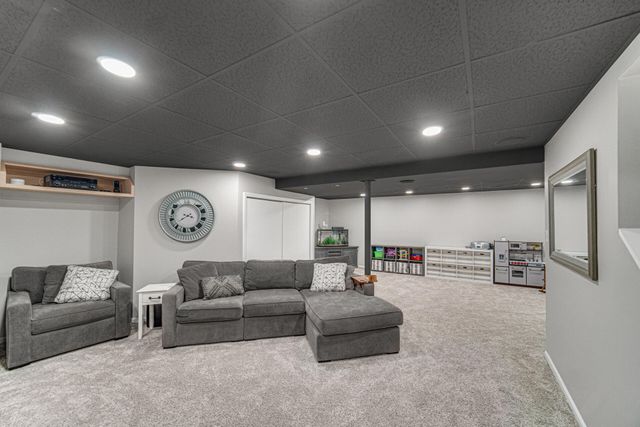 7041 Starling Drive, Schererville, IN 46375