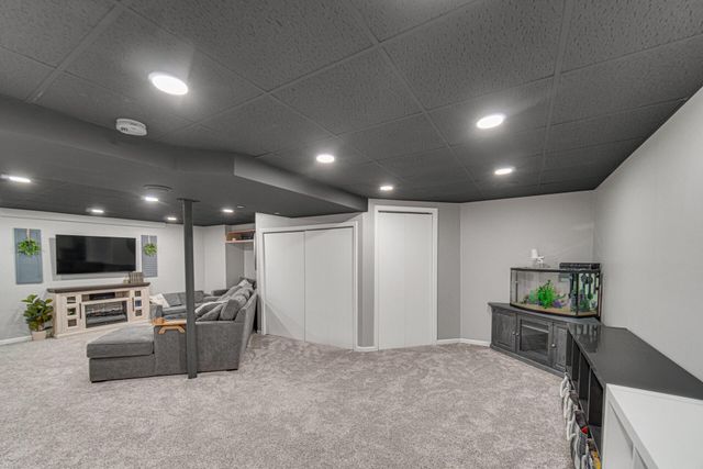 7041 Starling Drive, Schererville, IN 46375