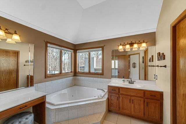 7041 Starling Drive, Schererville, IN 46375