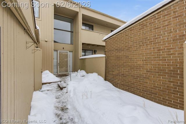 7440 Azalea Court, West Bloomfield, MI 48322