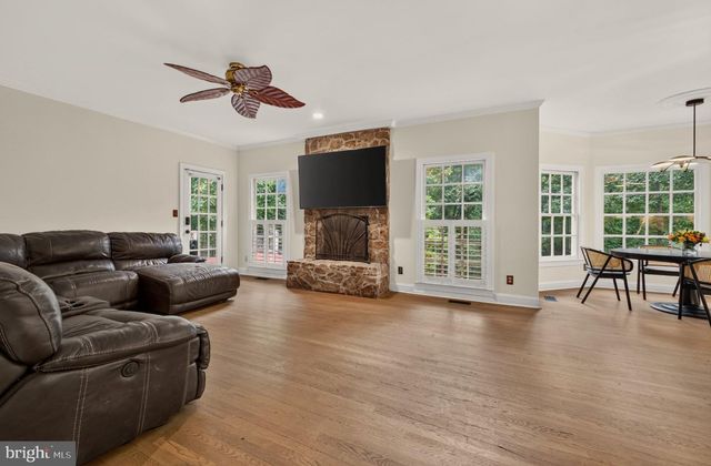 8085 CROOKED OAKS CT, Gainesville, VA 20155