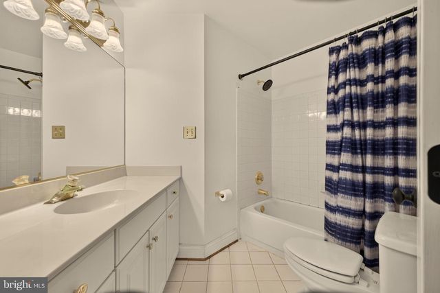 8085 CROOKED OAKS CT, Gainesville, VA 20155