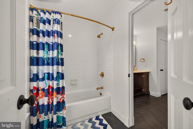 8085 CROOKED OAKS CT, Gainesville, VA 20155