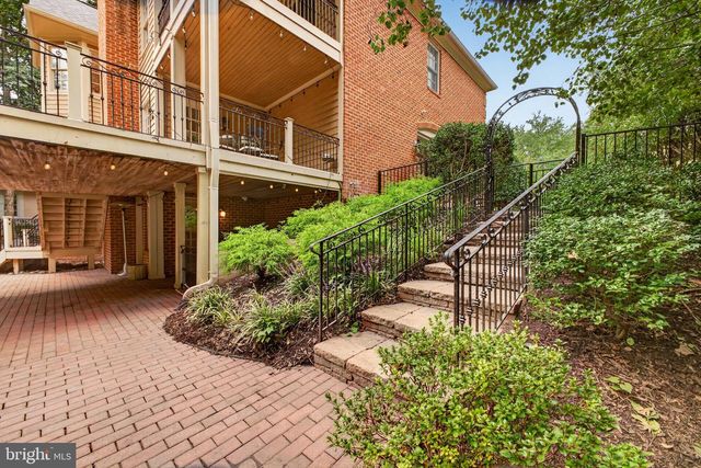 8085 CROOKED OAKS CT, Gainesville, VA 20155
