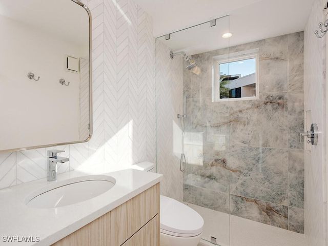 2401 Gulf Shore BLVD N 11, Naples, FL 34103