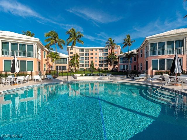 2401 Gulf Shore BLVD N 11, Naples, FL 34103