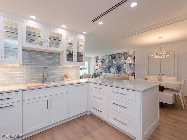 2401 Gulf Shore BLVD N 11, Naples, FL 34103