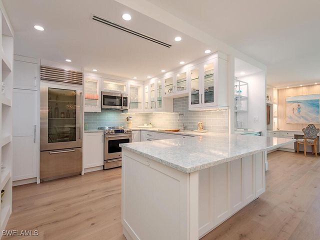 2401 Gulf Shore BLVD N 11, Naples, FL 34103