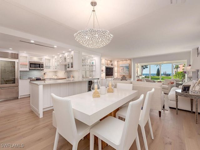 2401 Gulf Shore BLVD N 11, Naples, FL 34103