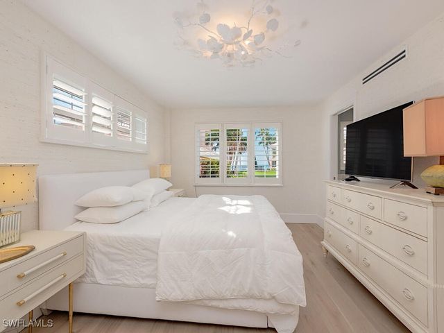 2401 Gulf Shore BLVD N 11, Naples, FL 34103