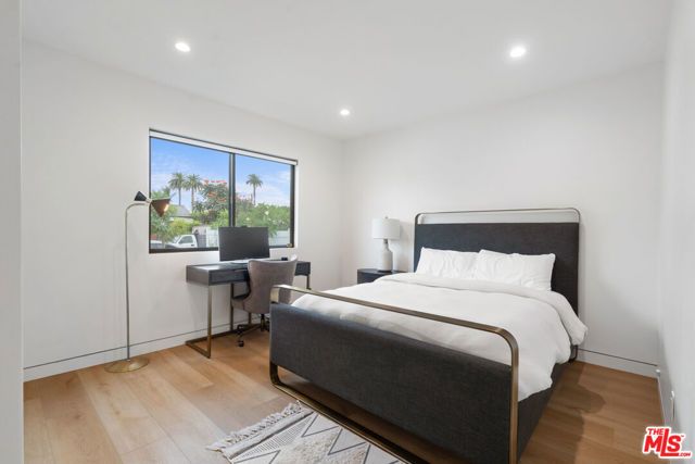 2911 S Rimpau Boulevard, Los Angeles, CA 90016