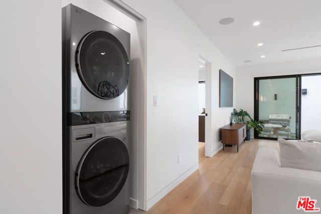 2911 S Rimpau Boulevard, Los Angeles, CA 90016