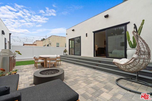 2911 S Rimpau Boulevard, Los Angeles, CA 90016