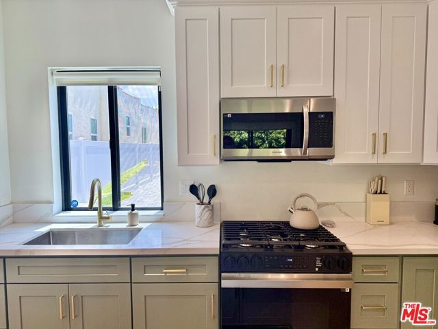 2911 S Rimpau Boulevard, Los Angeles, CA 90016