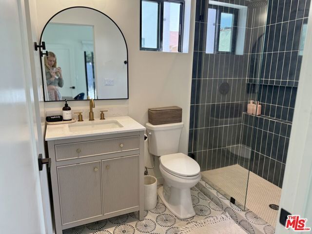 2911 S Rimpau Boulevard, Los Angeles, CA 90016