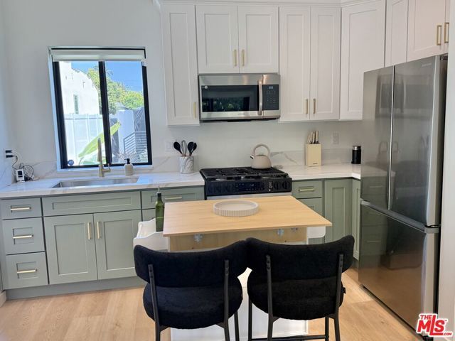 2911 S Rimpau Boulevard, Los Angeles, CA 90016