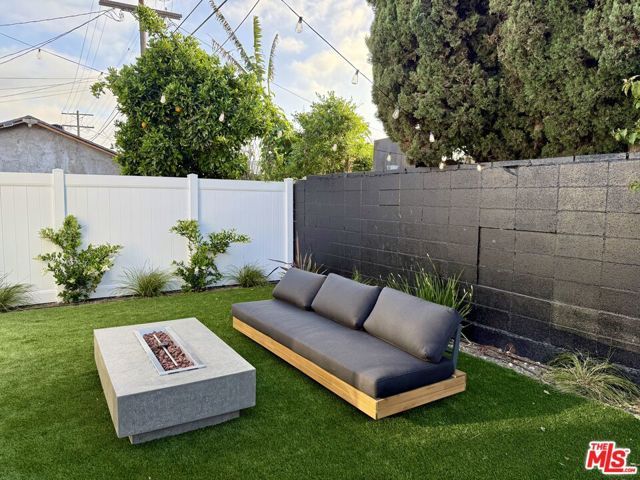 2911 S Rimpau Boulevard, Los Angeles, CA 90016