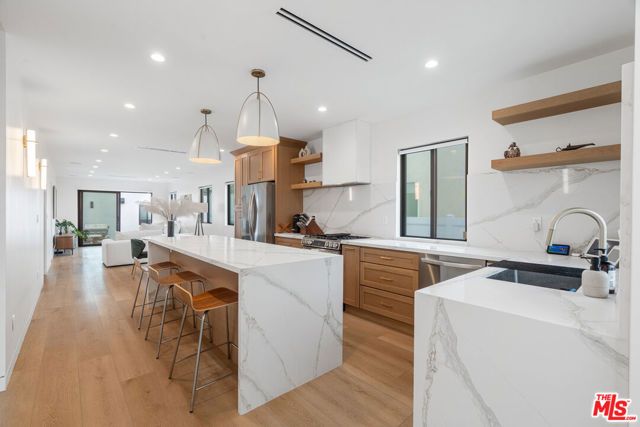 2911 S Rimpau Boulevard, Los Angeles, CA 90016