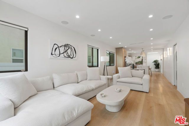 2911 S Rimpau Boulevard, Los Angeles, CA 90016