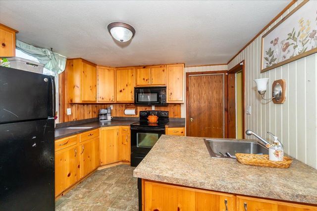 1807 Baxter Ave, Superior, WI 54880