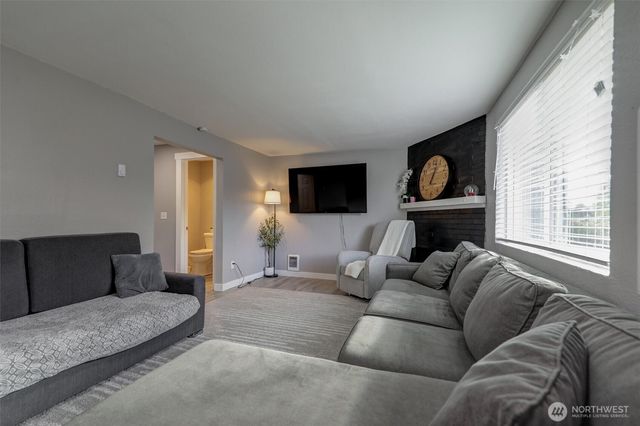 10615 - 10617 10th Avenue Ct S, Tacoma, WA 98444