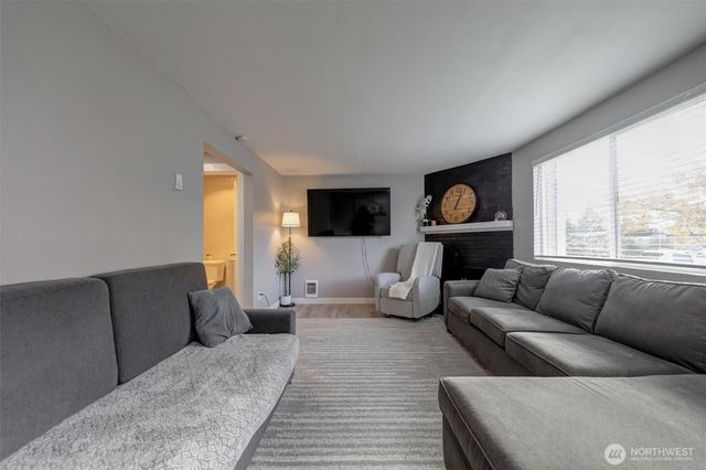 10615 - 10617 10th Avenue Ct S, Tacoma, WA 98444