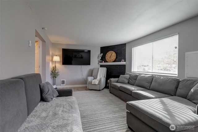 10615 - 10617 10th Avenue Ct S, Tacoma, WA 98444