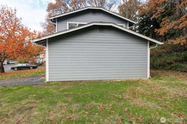 10615 - 10617 10th Avenue Ct S, Tacoma, WA 98444