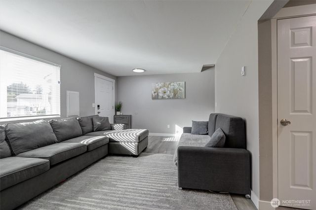 10615 - 10617 10th Avenue Ct S, Tacoma, WA 98444